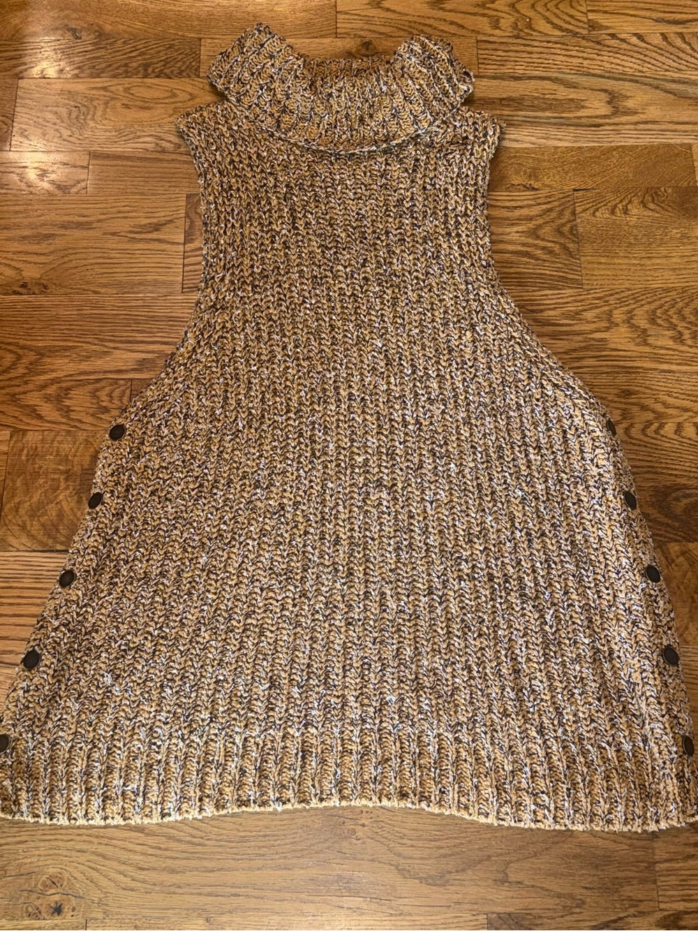 Free People. Valentina Chunky Sleeveless Tunic Sweater. Tan/Navy/White. Medium. - Picture 6 of 14